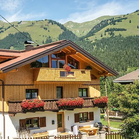 Ronjas Hutte Bach (Tyrol)